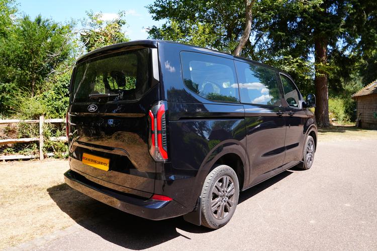 FORD TOURNEO CUSTOM 340 L2 ELECTRIC RWD 160kW 65kWh H1 Zetec 8 seater Auto